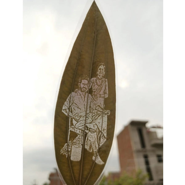 Custom Engraved Leaf Art – Personalized Portrait on Natural Leaf