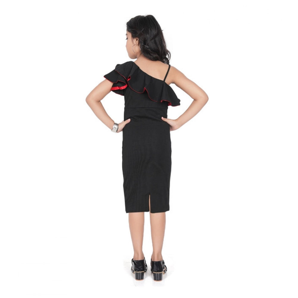 Girl's Knitted Soild Sleeve Less Off Shoulder Dress (Black)